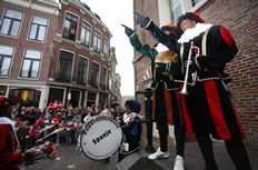 piete pietendweilorkest zien bekende kinderen staan in Haarlem